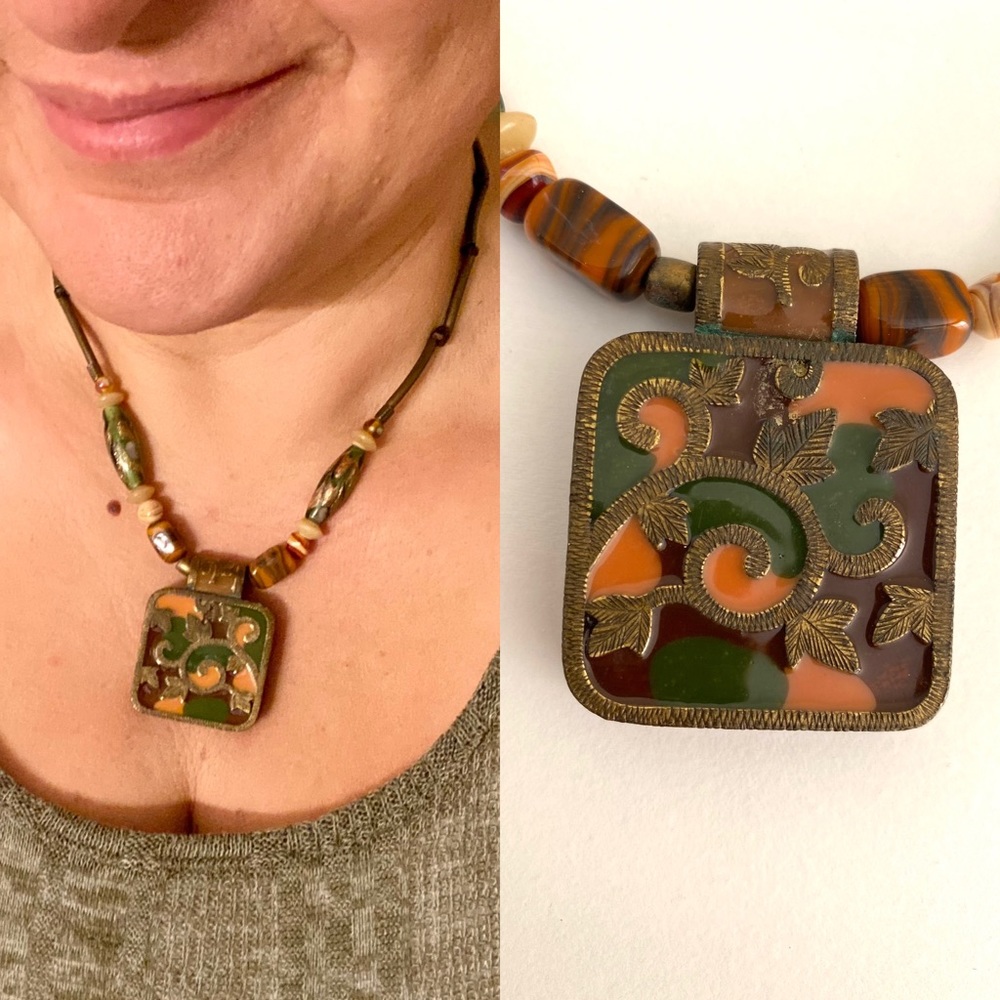 Avenue Enamel metal Pendant Stones Bead Short Necklace
